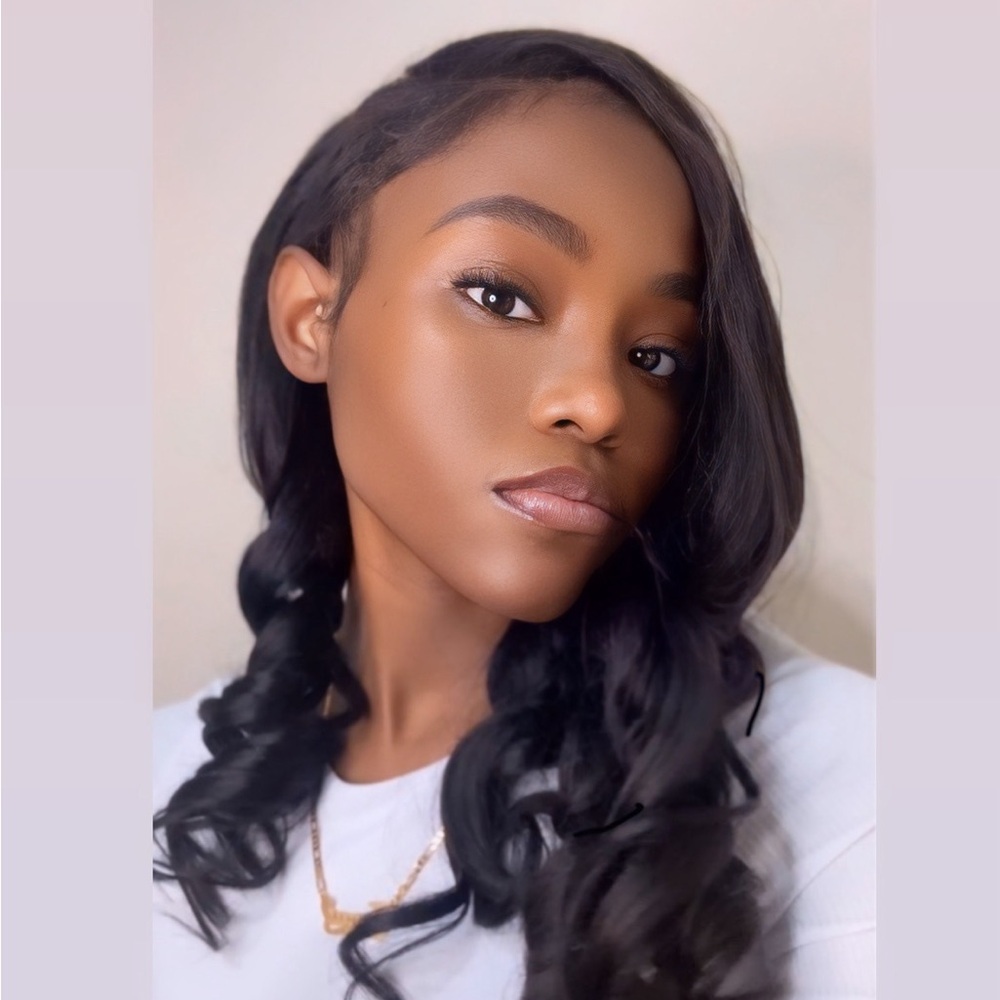 Meet your Posher, Janai